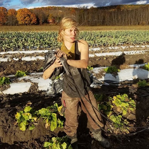 Meet your Posher, Taylor - Picture 2 of 5